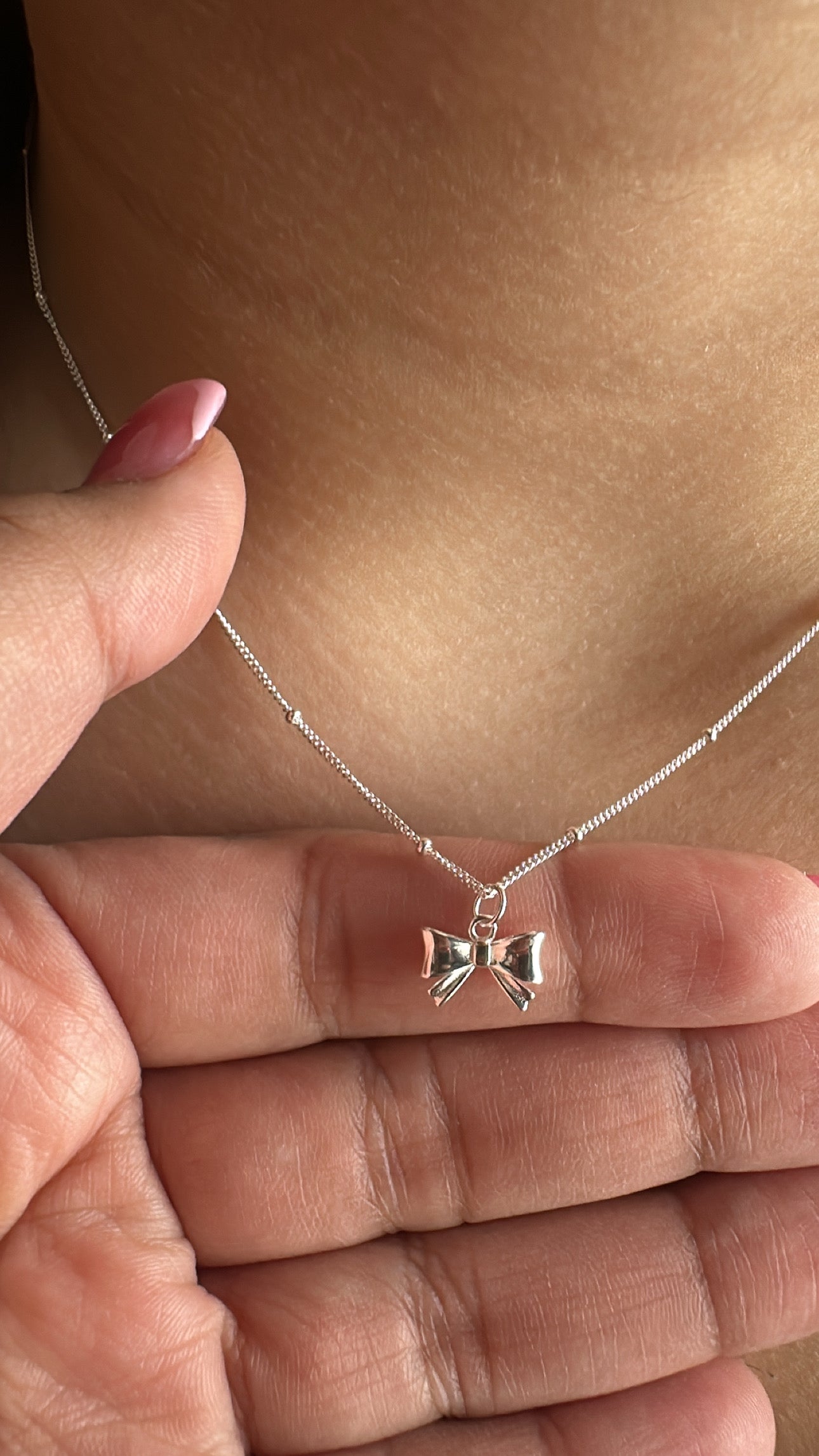 “bella ”bow necklace